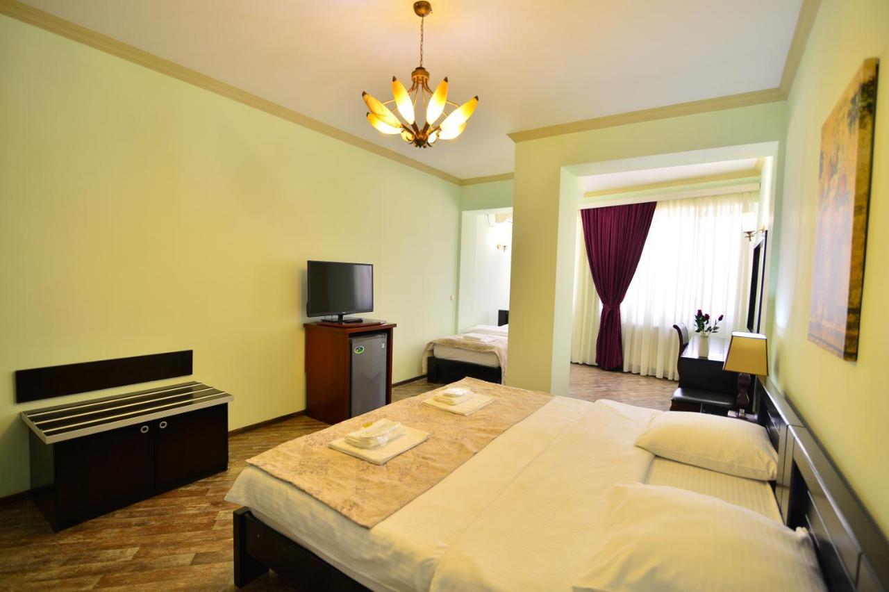 Hotel Blissdom Tbilisi Bagian luar foto