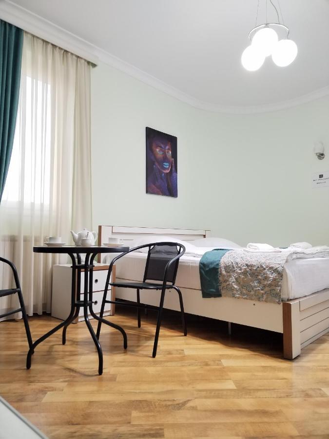 Hotel Blissdom Tbilisi Bagian luar foto